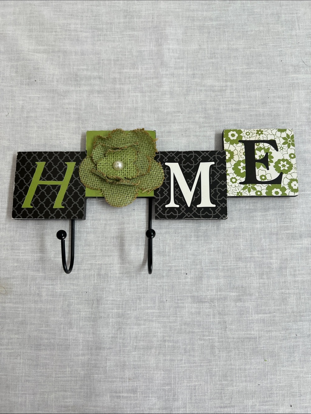 🌞 Home Wall Decor 'HOME' Hook Coat Rack with Green Burlap Flower for “o”